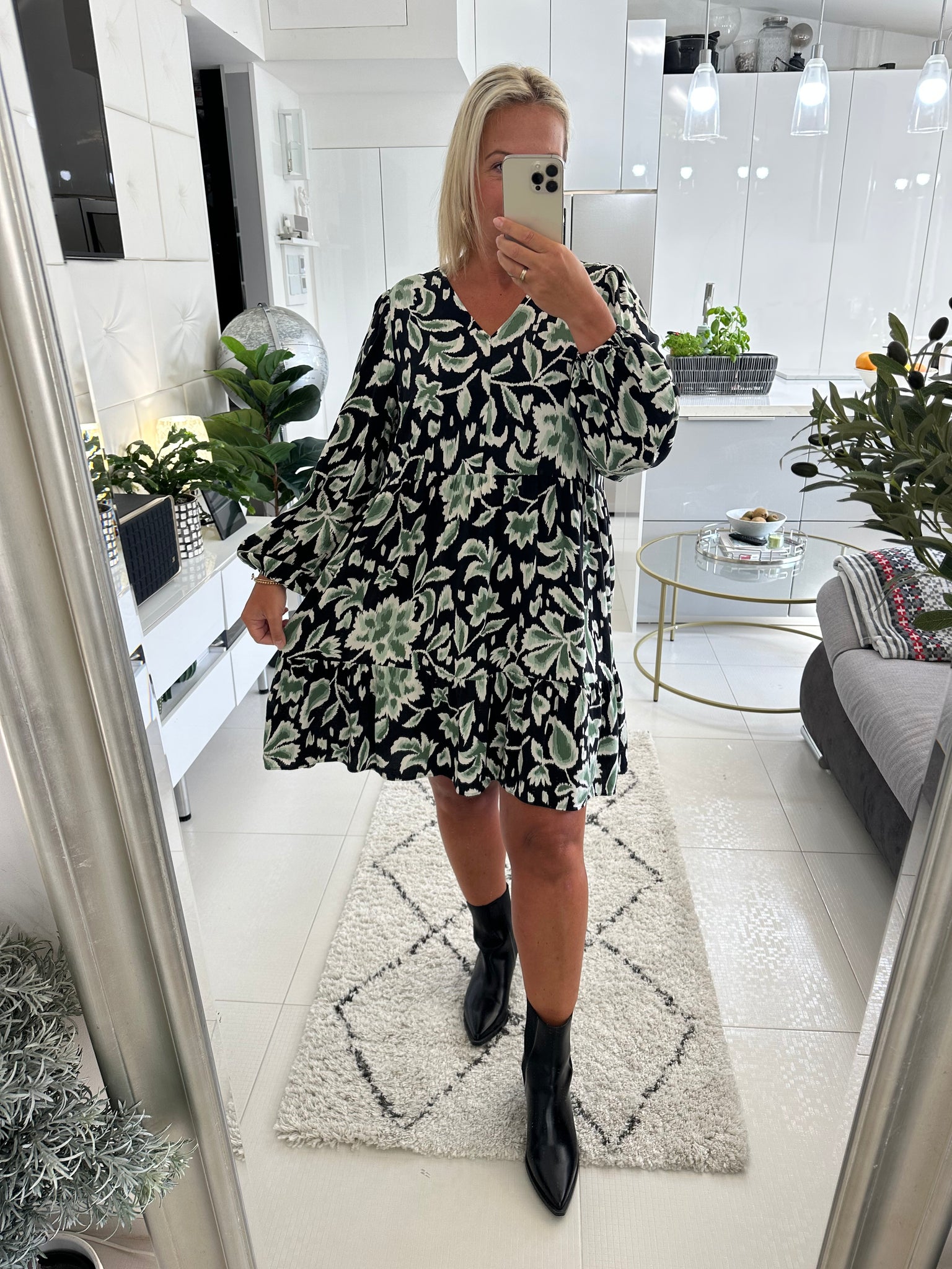 Size 14-16 Dress - 100% Viscose